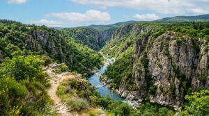 De Gorges du Doux — de kloof waar de stoomtrein van de Ardèche doorheen rijdt